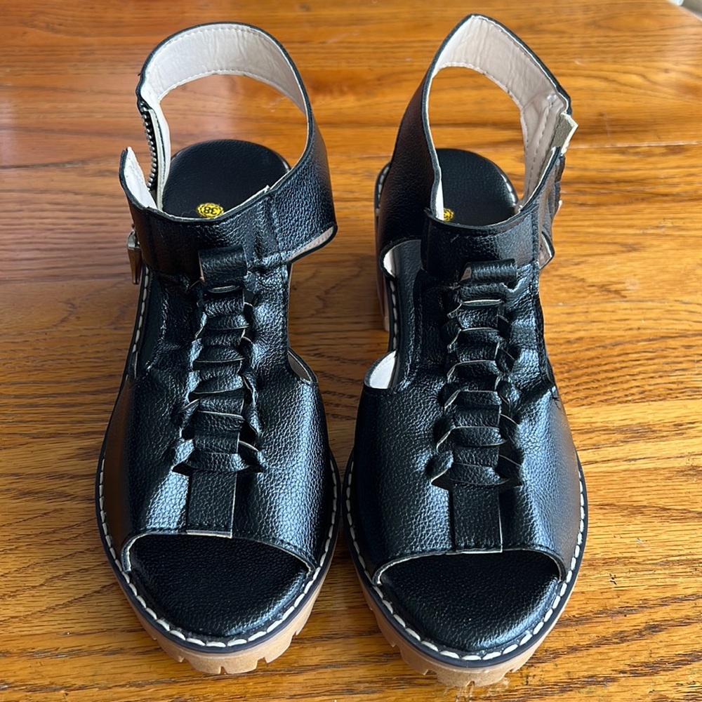 Chunky heel zip up sandals